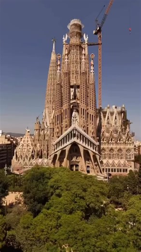 The Sagrada Familia: Seeing it from the outside is unforgettable- Understanding it from the inside is something else entirely. That’s why a guided visit makes all the difference. We’re now offering a skip-the-line tour of Gaudi’s architectural masterpiece — a deeper way to experience Barcelona, with context that brings every detail to life. #sagradafamilia #visitBarcelona #BabylonTours #BarcelonaGuide | Babylon Tours