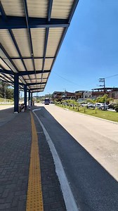 INAUGURAÇÃO DO AÇAÍ ATACADISTA MOVIMENTA A ESTRADA ALVARENGA Manhã desta segunda-feira, por volta das 8h, a inauguração do novo Açaí Atacadista, na Estrada do Alvarenga, em São Bernardo do Campo, atraiu um grande público logo nas primeiras horas do dia. Imagens registradas no local mostram longa fila de veículos e pedestres, com consumidores aguardando para acessar o estacionamento e aproveitar as promoções especiais de inauguração. O movimento intenso chamou a atenção de quem passava pela regiã