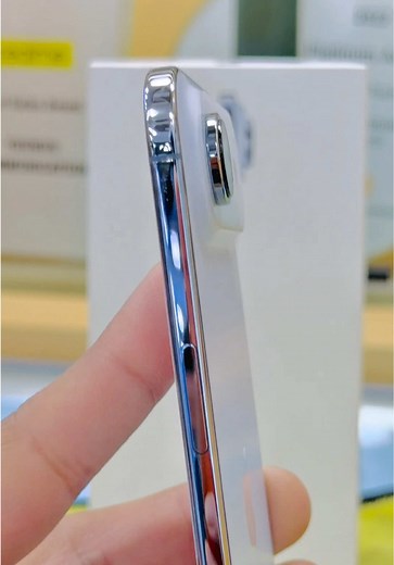 iPhone 17 Air Sky Blue: 256GB E-SIM Review