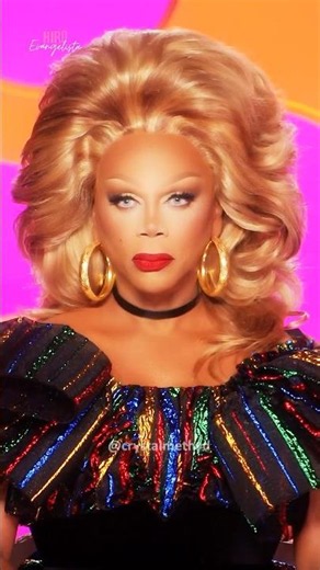 "She got a 3rd leg." 😂 #dragrace