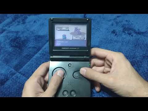 Gameplay Retro Gameboy Advance SP Pokémon Emerald Versión.