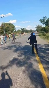 Namna Tabora United walivyopokelewa na Mashabiki wao baada ya Timu yao kufika salama Mkoani Tabora. | Pablo Almas