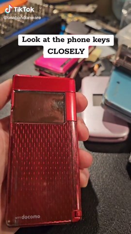 Discover the Wild Features of Retro Flip Phones