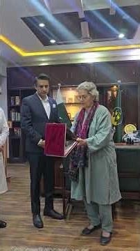 The legend Dr. Quratul Ain Bakhtiari VC IDSP University thanking Commissioner Quetta