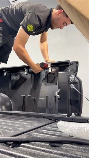 Toyota Tundra Bed Cover Installation