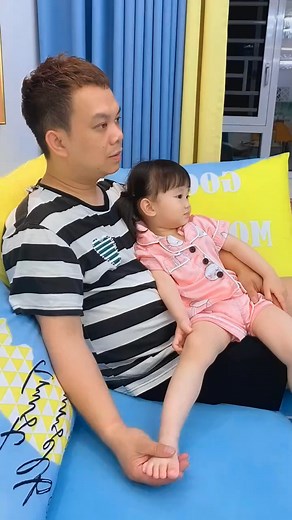 133K views · 3.1K reactions | They are both women’s feet, why are they treated so completely differently I need to be quiet  Father and daughter’s daily life Funny family Kuaishou cute baby | KarissaEating | Facebook