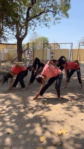Gully Girls on Instagram: "Bacho dance 🤘🤘#dance #dancechallenge #dancers #dancelife #vairl #reelsinstagram"