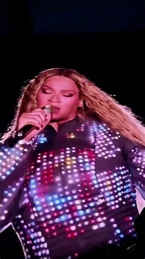 Beyoncé's Epic Stage Performance: Unveiling The Visuals! #shorts