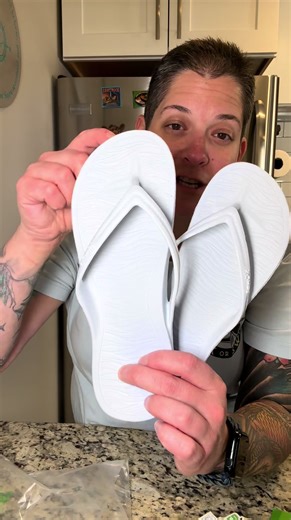 Sanuk Women's Palmer Sandals: Style & Comfort