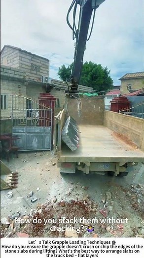 Excavator Loads Slabs onto a Truck – Precision Grapple Work 🚛