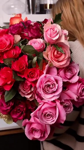 In case you’re getting flower delivery this week 👀 Here’s how to help your roses look their best 🌹 #valentinesday #bloomandwild #carewildly #roses #floristsoftiktok #london #flowers #valentinesdaygift