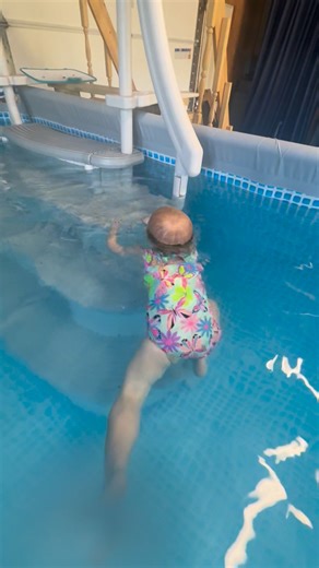 Kick kick kick little one! 🥰 She’s so proud of her swim skills, as she should be! More texts going out this week for my waitlist folks for January and March sessions. Thank you all for your patience! | ISR of Lake Murray