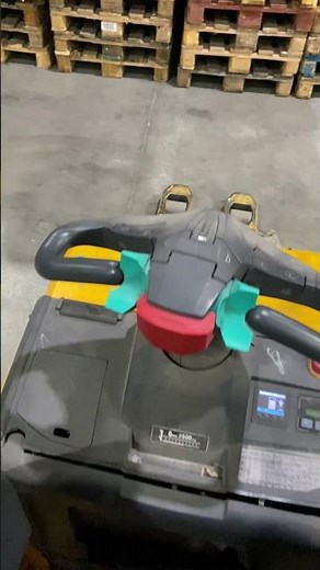 ELECTRIC PALLET TRUCK 🚨 FOR INDOOR LOGISTICS #SHORTS