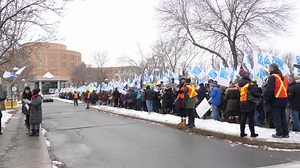 10K views · 86 reactions | Des conditions de travail inacceptables au CHSLD Denis-Benjamin-Viger et dans les unités de soins en difficulté de l’Hôpital du Lakeshore. C’est assez! | FIQ - Santé | Facebook