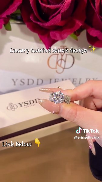 You deserve this glamorous luxury shine ✨✨💕#fyp #jewelry #moissanite #ring #fashiontiktok