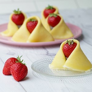 539K views · 7.1K reactions | いちごのおひな様クレープ〜ひな祭りに〜 / Strawberry doll crepes レシピはこちら！https://bzfd.it/3c5XkLr 作ったらコメント欄に写真を投稿してくださいね！✨ | Tasty Japan | Facebook