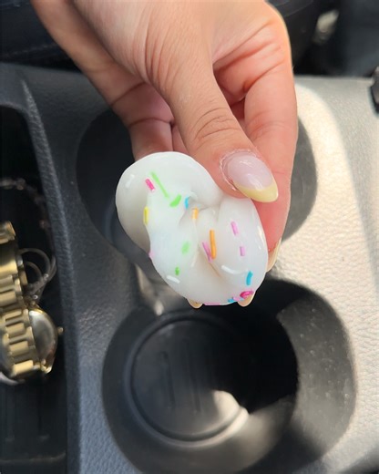 Using slime to remove dirt around the car