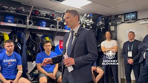 577K views · 13K reactions |  Tréner po zápase v kabíne  Vladimír Országh: „Nie vždy to musí byť pekné, ale dobré mužstvo dokáže nájsť cestu k víťazstvu. A toto je dobré mužstvo.“ Vypočujte si exkluzívne slová nášho trénera v pozápasovom príhovore. To nikde inde nenájdete  | Hockey Slovakia | Facebook