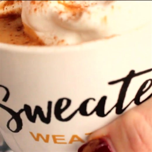 With just three ingredients this easy and simple recipe for Crock-Pot Caramel Apple Cider comes together quick in your slow cooker. The hot apple cider is just the thing to warm you up and this recipe tastes just like the drink at Starbucks! 🍏🍎🍏🍎 [Gluten Free, Low Calorie, Low Cholesterol, Low Fat, Low Sodium, Vegan, Vegetarian & Weight Watchers Friendly!] Get the full recipe & instructions here>> https://crockpotladies.com/crockpot-caramel-apple-cider/ | Crock-Pot Ladies