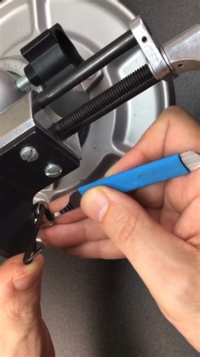 6.3M views · 37K reactions | The Snake Key Lock #science #security #howitworks #lockedup #locking #lockpicking #lockpickingtools #viral #fyp | Lock Picking V | Facebook