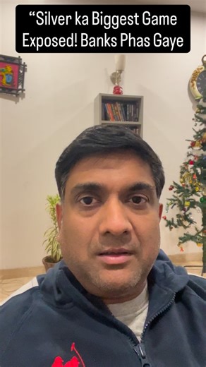 25 December 2025 ko silver market mein historic blast hua 🚨 China ke Shanghai Futures Exchange (SHFE) par silver $80 per ounce chala gaya, jabki America ke COMEX par sirf $71.87 tha 😳 👉 $8.13 ka spread — jo history mein kabhi $2 se zyada nahi raha. Iska matlab clear tha: paper silver vs physical silver ka game expose ho chuka tha. China mein physical delivery compulsory hai, solar panels, EVs, AI aur factories ko asli silver chahiye — supply kam, demand blast 💥 Experts ne warning di: “Paper
