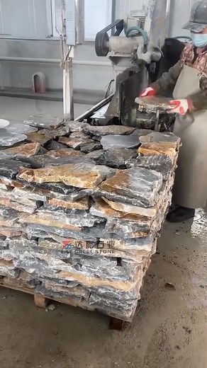 Natural Taihang Grey Slate Loose Stone Panel for Wall Cladding Our wall cladding stone can either be used on their own for a uniform look or mixed for a random, more traditional style. culturedstone@daleistone.com http://daleiculturedstone.com #stonepanels #wallstone #ledgestone #wallcladding #culturestone #ledgerpanel #naturalstone #gardenstone #stonework #construction #building #stackedstone #DL #reels | Dalei-Culture Stone