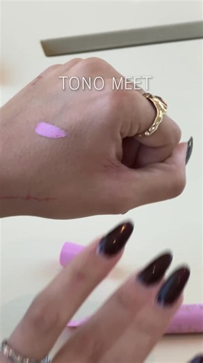 11K views · 45 reactions | Un toque de color, una explosión de hidratación ✨ El Futurist Blush Maker de Estée Lauder aporta color y luminosidad en un solo gesto, fusionándose con la piel para un acabado fresco, natural y radiante. #druniperfumerias #drunilover #momentodruni #esteelauder #futuristblushmaker #maquillajedelujo #pielradiante #makeuplover #glowup #fyp | Druni | Facebook