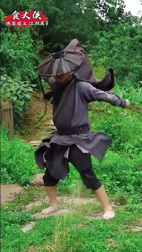 Kung Fu hero cooks milky fish soup in the air
