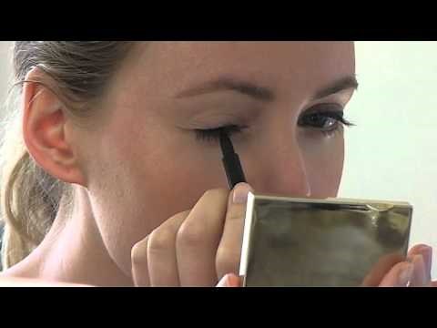 How to create the illusion of thick lashes - Clarins 3-Dot Liner