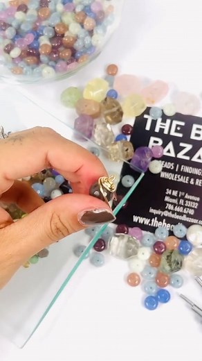 17K views · 323 reactions | Make a necklace pendant using beads and non-tarnish wire #diyjewelry #diynecklace #necklacehack #beadingtutorial #beadedjewelry #beadingtiktok | Thebeadbazaar | Facebook