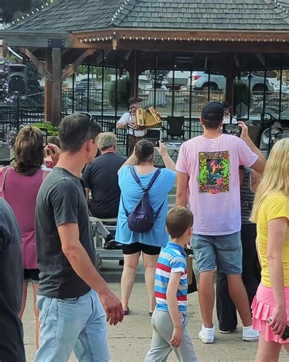 6K views · 318 reactions | Your Bavarian Village! Leavenworth.org . . . . #leavenworth #pnw #washington #leavenworthwashington #leavenvworthwa #washingtonstate #pnwonderland #travel #nature #mountains #adventure #pacificnorthwest #seattle #summer #bavarianvillage #roadtrip #Cascademountains #bavaria #cascades | Visit Leavenworth WA, | Facebook