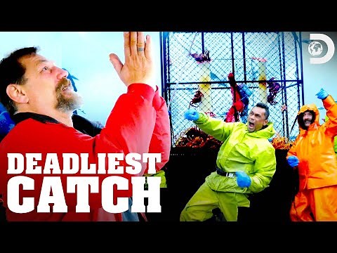 The Time Bandit Gets Lucky in a Huge Storm | Deadliest Catch