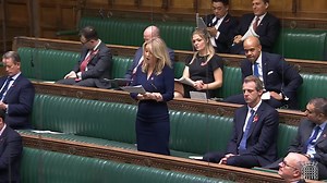 Rachel Reeves Sqirms when MP calls her a HYPOCRITE to her face In the House of Commons, Esther McVey criticises Chancellor Rachel Reeves for renting out her home without a proper licence. 0:00 Esther McVey 0:30 Dan Tomlinson Parliamentarian 4 Nov 2025 HOUSE OF COMMONS https://buymeacoffee.com/parliamentarian 100% optional, 100% appreciated | We Want Our Nation Back