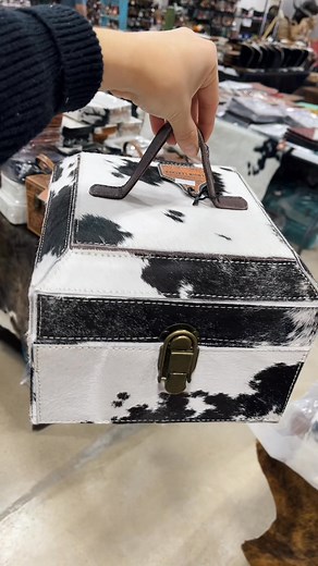 67K views · 1.1K reactions | The perfect gift for her — handcrafted tooled leather jewelry box Western-linens.com | Western Linens | Facebook