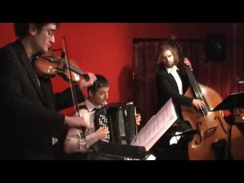 A Media Luz tango argentino live music at milonga