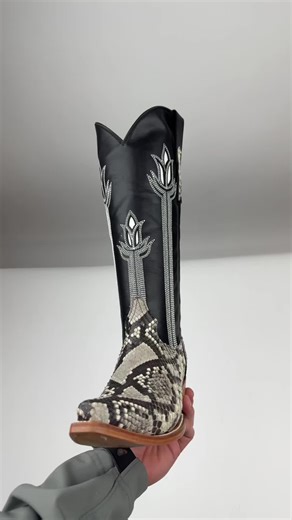 Ladies Chero’s Premium Exotic Python Natural Front-Cut • CHEROSBOOTS.COM #cowgirlboots #westernboots #westernwear #pythonboots #botasdepiton