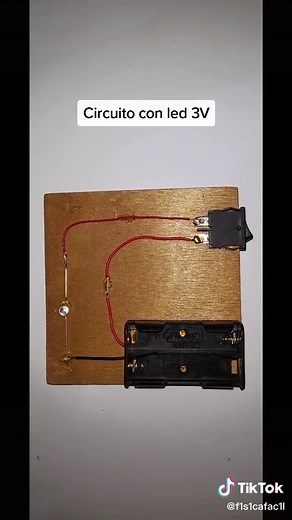 Circuito Eléctrico Básico para Aprender Física