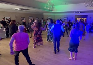 Somewhere in the crowd someone shouted SLOSH!!? Couldn’t resist the great Scottish line dance! #thebigpapas #weddingband #functionband | The Big Papas