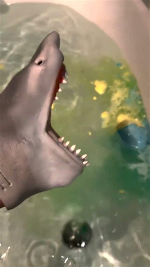 SHARK PUPPETS MINION BATH BOMB!