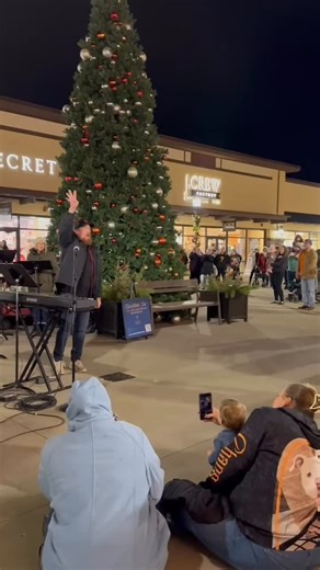 42 reactions | The Outlets of Des Moines Annual Tree Lighting...