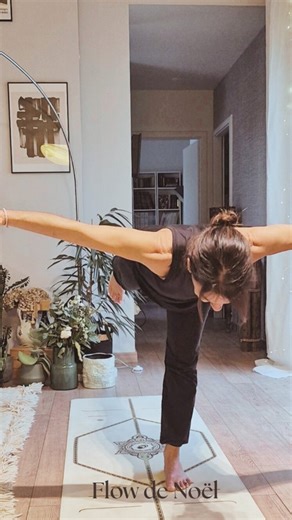 🎄 Un flow joyeux pour bouger, respirer et faire une pause au milieu de la magie de Noël 🎄 Sans pression, sans performance, juste du plaisir sur le tapis. Joyeux Noël !!! 🤶 🎅 #flowdenoel #yogajoyeux #joyeuxnoel #vinyasa #yogamontpellier #faireunepause | Yoga Etre et Bien-Être - Véronique Leymarie