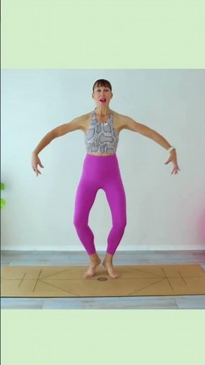 Try this Dancer Pilates Exercise to give you a lovely thigh burn 🔥