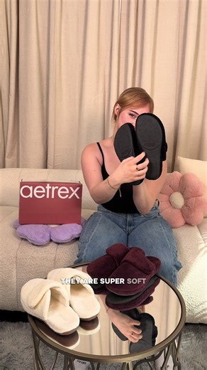 Upgrade your house slippers with Aetrex Mandy! Feel the difference with cushioned comfort and built-in arch support. Get yours! #Aetrex #shoesforwomen #CozyComfort #FootSupport#houseshoes