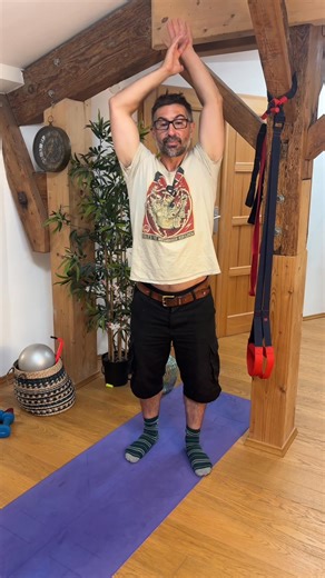 129K views · 1.2K reactions | T’arrive pas à lever l’épaule. Exercice de stabilisation et mobilité #epaule #instabilite #douleur | Gilou t'as mal ou ? | Facebook