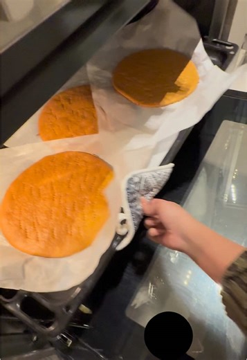 طريقة عمل كيكة العسل سهلة ولذيذة