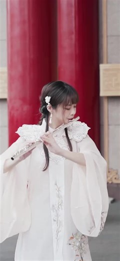 高音震撼！#左手指月 #完整版在youtube #flute #フルート #古裝 #漢服 #cover #長笛姐姐 #訂閱 #長笛 #lilyflute #樂來樂好 #古裝劇 #訂閱 #鏡頭感 #放假啦 #抖音 #抖音小助手