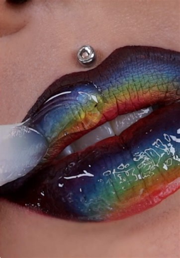 First Lip Art of the Year: Stunning Makeup Design