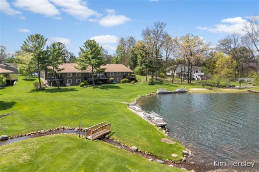 6641 Bella Vista Dr NE, Rockford, MI 49341 - MLS 26020930 - Coldwell Banker