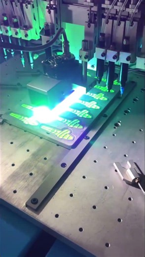PVC Rubber Shoe Label Production – Automatic Dispensing Robot in Action