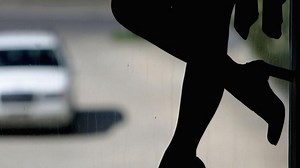 Kisah Pahit Ibu 4 Anak jadi PSK untuk Lunasi Utang Puluhan Juta, Suami Beri Izin - Tribunlombok.com